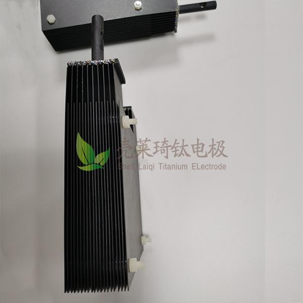钛阳极上的金属氧化物涂层的作用是什么？